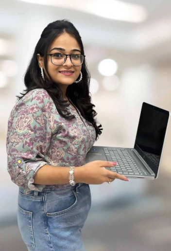 Akriti Mehra Professional Portrait at Webcooks Amritsar